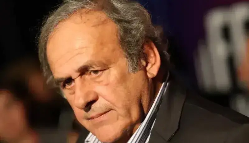 امباپه با بازوبند کاپیتانی حق ورود به سیاست ندارد