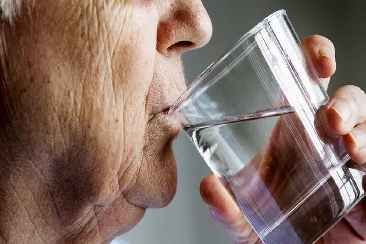 افزایش خطر زوال عقل در اثر نوشیدن آب