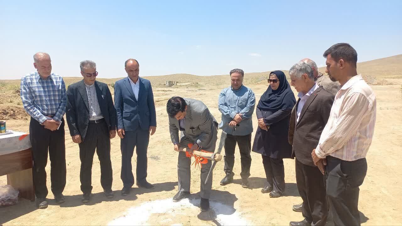 کلنگ‌زنی نیروگاه خورشیدی در الیگودرز؛ پیش‌بینی فاز دوم ۶ مگاواتی