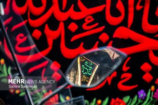 اجتماع شبانه عزاداران حسینی در خیابان انقلاب خرم‌آباد