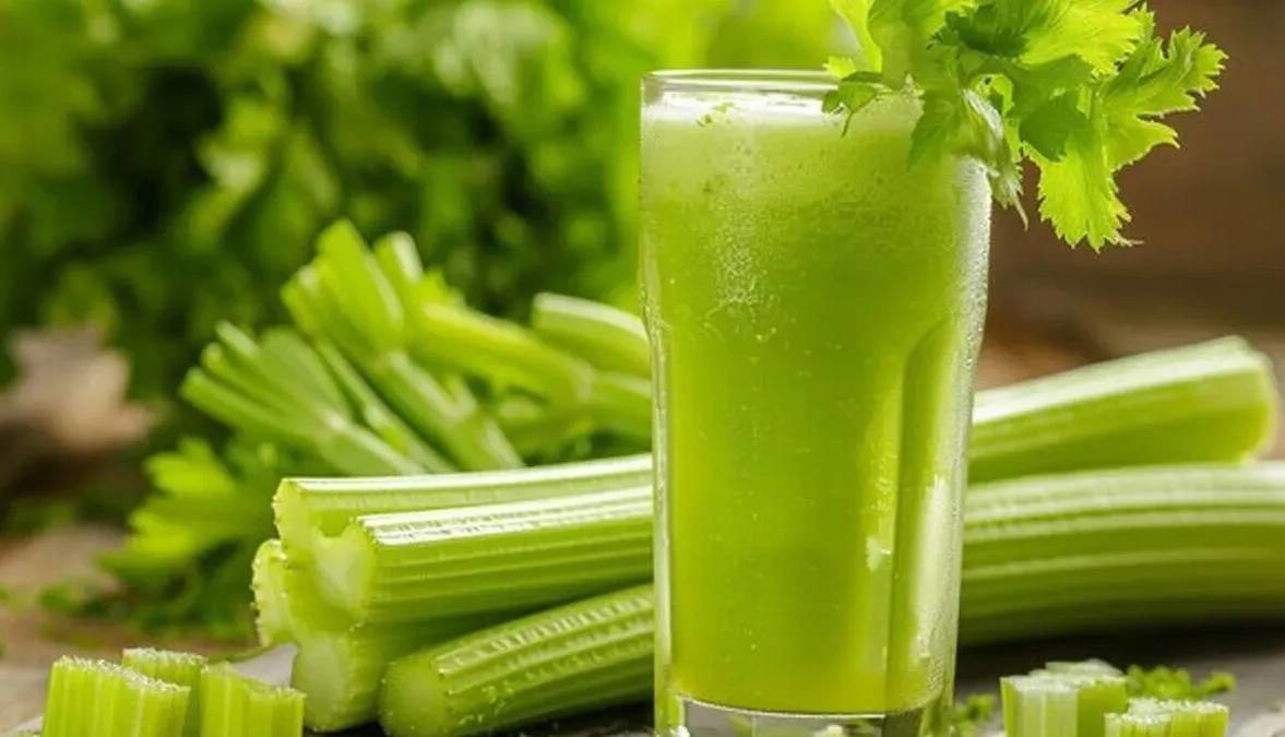 آیا آب کرفس برای سم‌زدایی کبد معجزه می‌کند؟