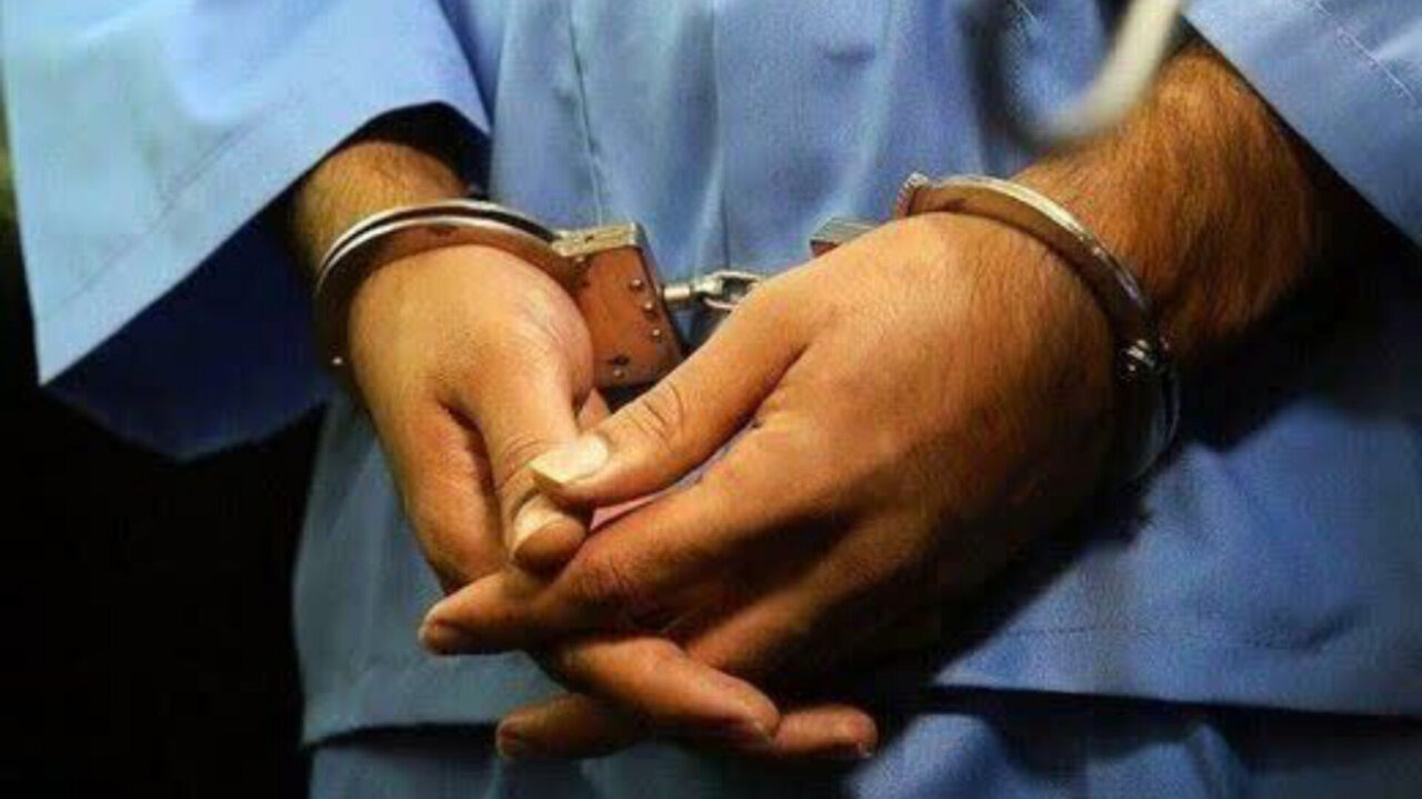 ۲ کارمند یک اداره در پلدختر به اتهام اختلاس دستگیر شدند