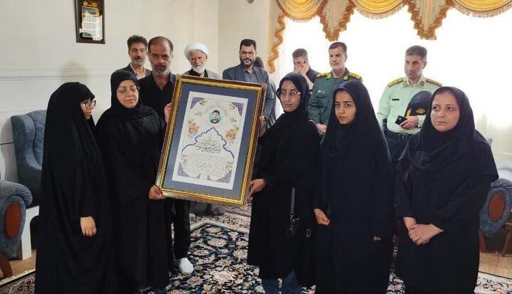 تجلیل هنرمندان از خانواده شهید محمدامین بختیاری