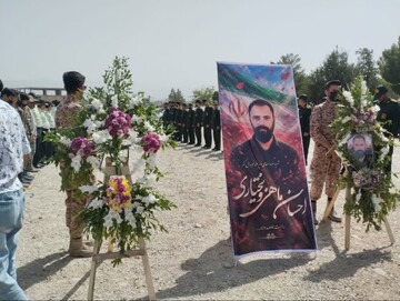 عکس/ پیکر شهید «احسان ماهور بختیاری» در دورود تشییع و به خاک سپرده شد