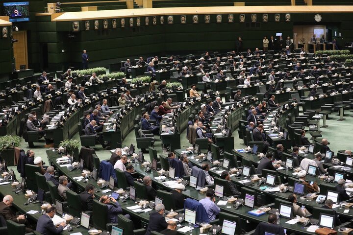 نماینده مجلس: نمی‌توانیم چون در جنگ هستیم گرانی‌ها را توجیه کنیم