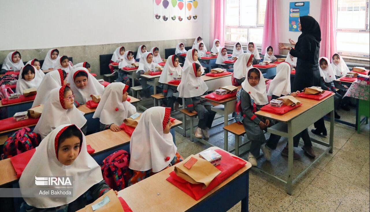 امکان تمدید انتقالی ۶۰۵ معلم در لرستان فراهم شد