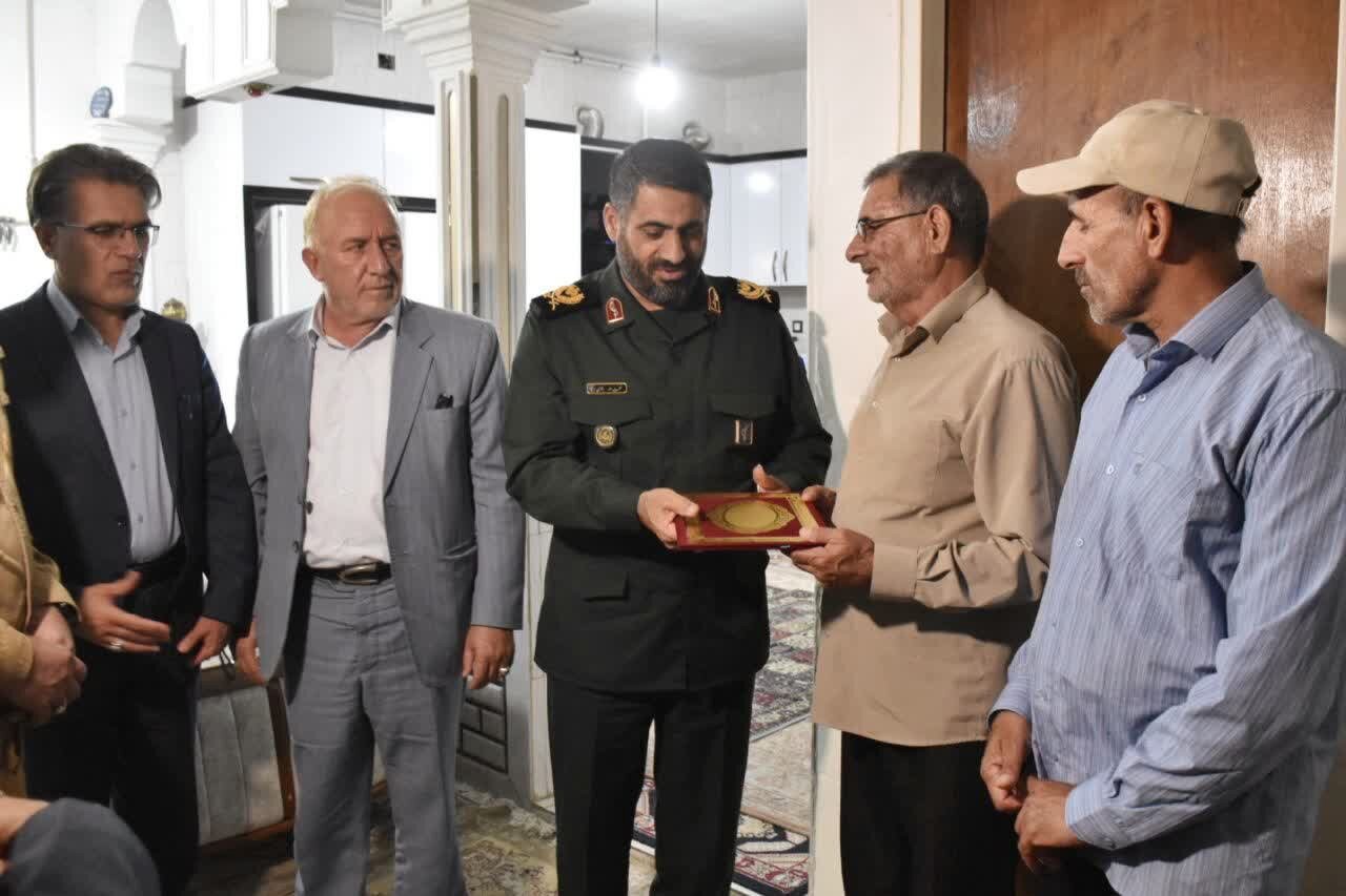 مسئولان لرستان با خانواده شهدای هنرمند خرم‌آباد دیدار کردند