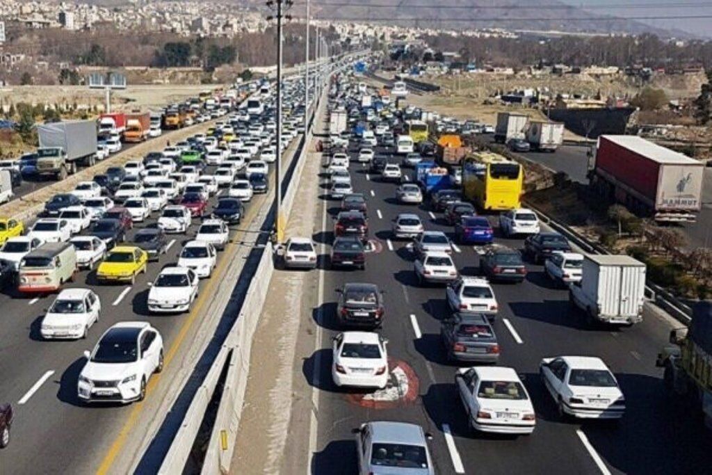 ترافیک سنگین در آزادراه‌های البرز؛ جاده چالوس و آزادراه تهران - شمال بازگشایی شد