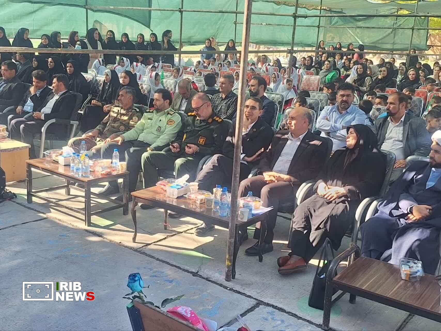 پلیس لرستان حامی دانش‌آموزان در جشن آغاز مهر