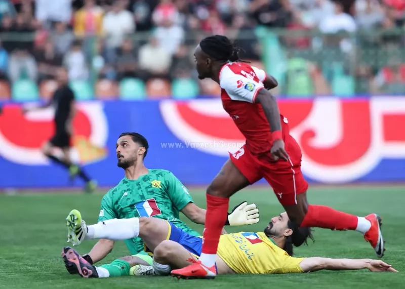 ستاره پرسپولیس به دیدار با خیبر رسید!