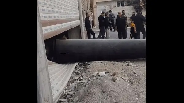 برخورد بوستر موشک به یک واحد مسکونی در دورود