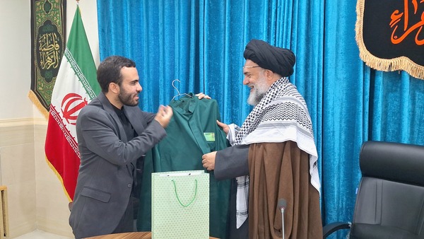 چفیه جبهه مقاومت بر دوش نماینده ولی‌فقیه در کهگیلویه و بویراحمد